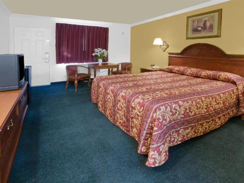 Americas Best Value Inn-Rialto Exterior foto